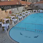 La Vita's Hotel Side